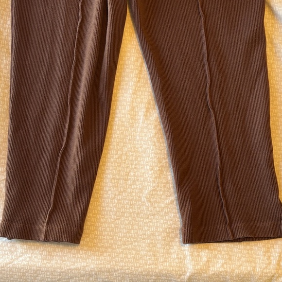 DONNI. Brown Ribbed Capris - Picture 2 of 5